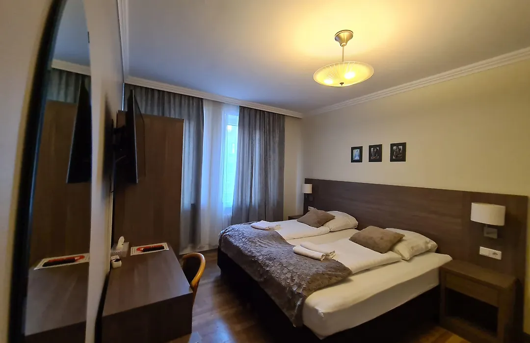 Hotel Cara Vita Cologne-1